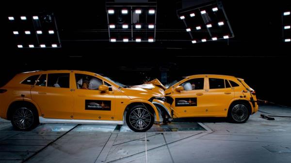 梅赛德斯-奔驰公布了两款电动汽车正面碰撞测试的结果