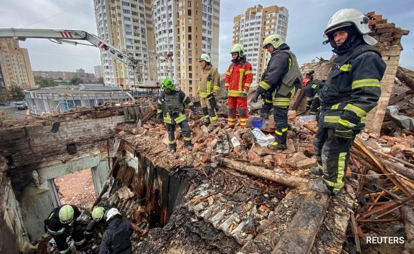俄罗斯导弹击中乌克兰居民区餐馆，两人死亡
